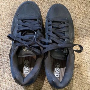 Men’s DVS “Enduro Heir” skater shoes black.